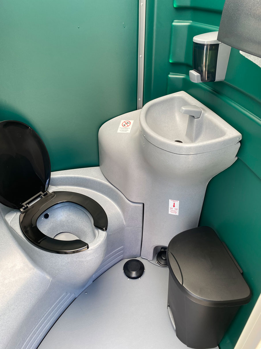 Fresh water flushing portable toilet