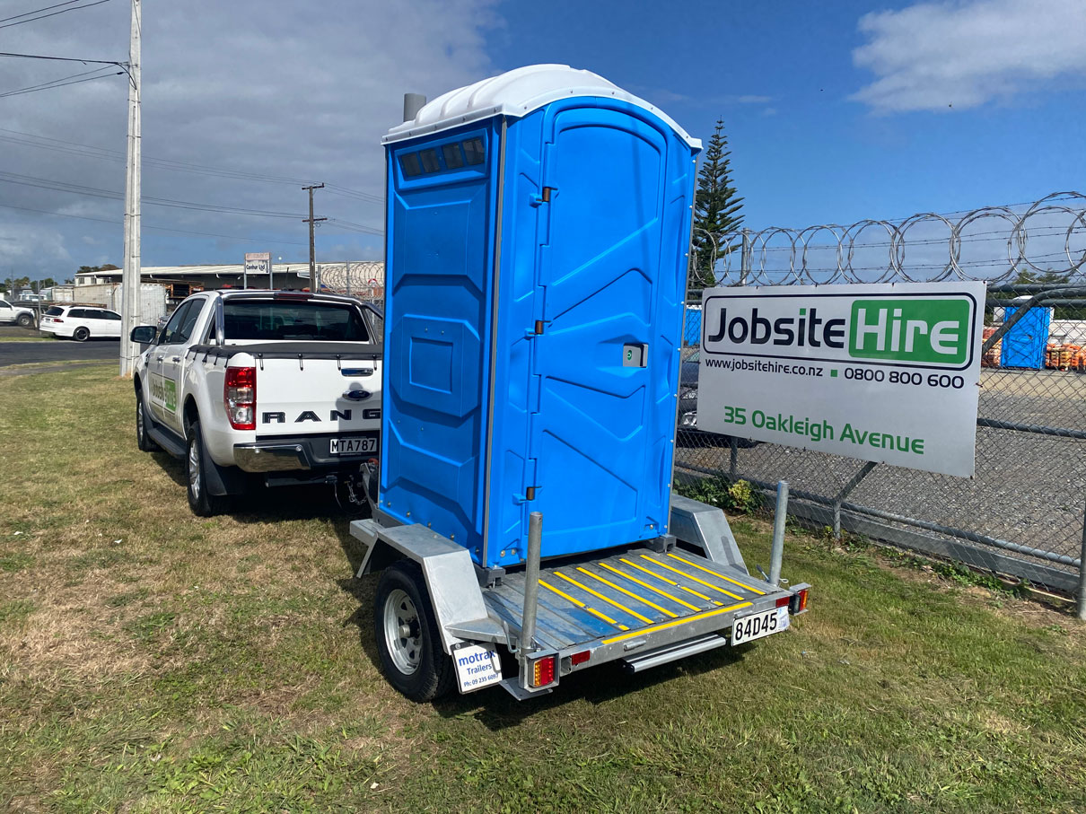 Towable jobsite hire trailer toilet